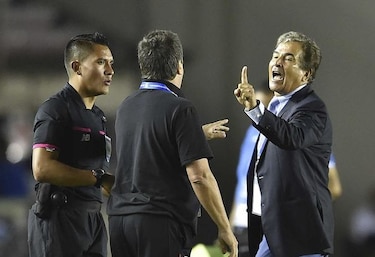 Director técnico de Honduras se disculpa tras pleito con Bolillo Gómez