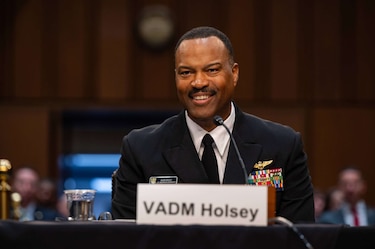 Comandante de Estados Unidos a cargo de operaciones cerca de Venezuela anuncia su jubilación
