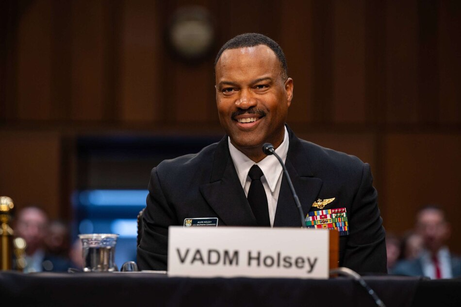 Comandante de Estados Unidos a cargo de operaciones cerca de Venezuela anuncia su jubilación