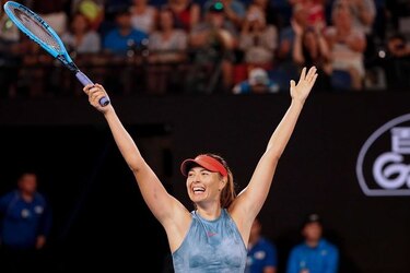 Sharapova elimina a la campeona Wozniacki en el Abierto de Australia