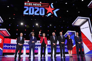 Sanders concentra las críticas de sus rivales en el debate demócrata previo a las primarias clave