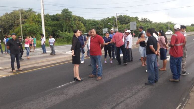 Arroceros de Coclé protestan en la carretera Panamericana