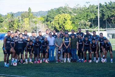 Reinaldo Rueda visita el entrenamiento del UMECIT