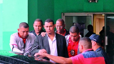 Imputan cargos por drogas y arrestan al mayor Cedeño