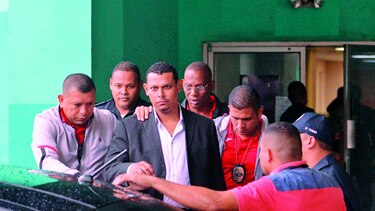 Imputan cargos por drogas y arrestan al mayor Cedeño