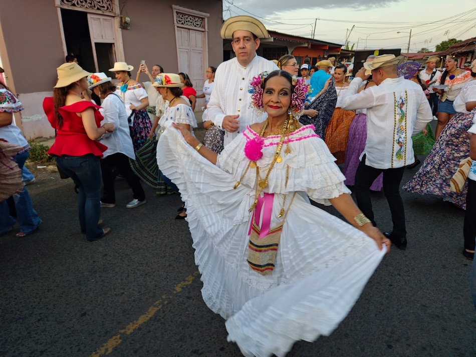 Las tunas de tambores salen a desfilar en La Villa en domingo de Carnaval
