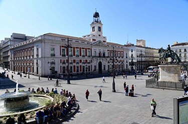 Más fronteras cerradas y medidas excepcionales para intentar contener la epidemia