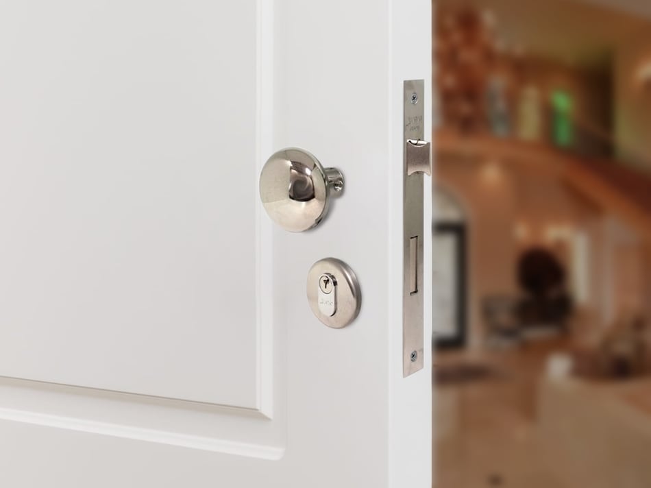 Cerraduras, maniguetas, manijas y bisagras en Tandor