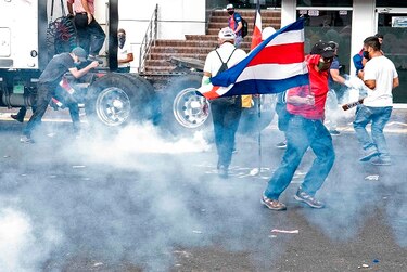 Policía dispersa manifestación en Costa Rica contra pacto con FMI