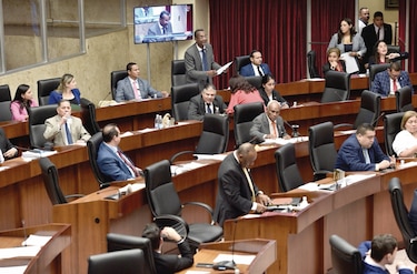 Diputados y funcionarios del Ejecutivo no están en grupos prioritarios para recibir vacuna, afirma el Minsa