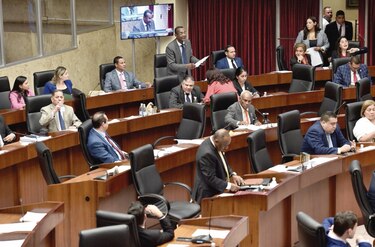 Diputados y funcionarios del Ejecutivo no están en grupos prioritarios para recibir vacuna, afirma el Minsa