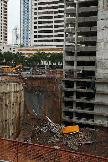 Se desploma muro de contención en un proyecto en construcción en Costa del Este