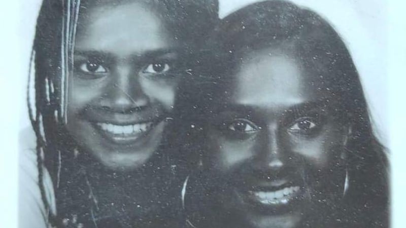 Fueron mejores amigas durante una década, hasta que una prueba de ADN reveló que eran hermanas