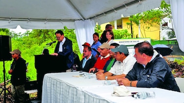 Nuevo hospital y agua fresca para bocatoreños