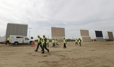 Los prototipos de muro fronterizo comienzan a tomar forma en San Diego