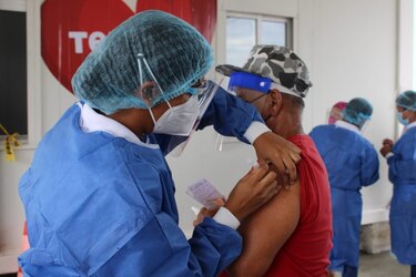 Sucre: hay grupos antivacunas que inventan para persuadir a la población de que no se vacunen