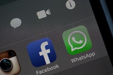 Facebook decide ganar dinero con su servicio de mensajes WhatsApp