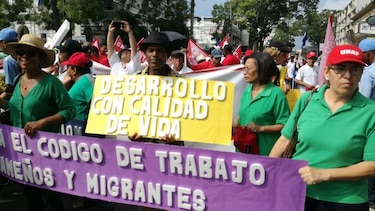 Grupos sindicales marchan para conmemorar el Día del Trabajador