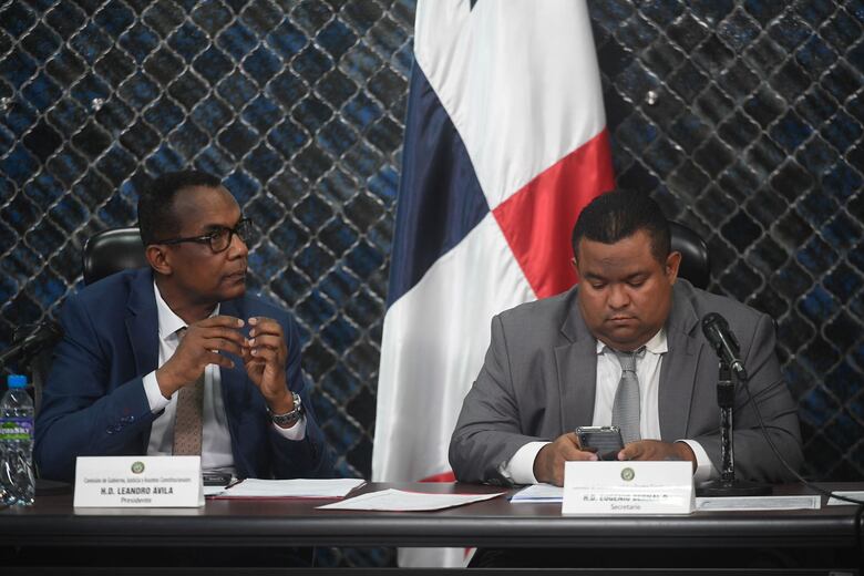 Minuto a minuto: la Comisión de Comercio aprueba derogar el contrato minero y la de Gobierno avala la consulta pública 