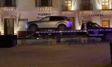 Hallan vehículo con 10 cadáveres fuera de sede de gobierno local en norte de México