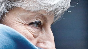 Críticas arrinconan a ministra inglesa