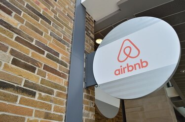 Airbnb restringe alquileres a jóvenes en España, Reino Unido y Francia para limitar fiestas