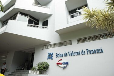 Bolsa de Valores suspende operaciones vinculadas a los Waked