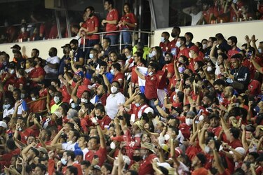 Panamá vuelve a remontar, doblega a El Salvador 2-1 en el Rommel Fernández