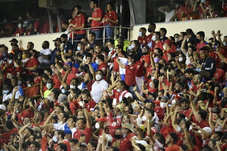 Panamá vuelve a remontar, doblega a El Salvador 2-1 en el Rommel Fernández