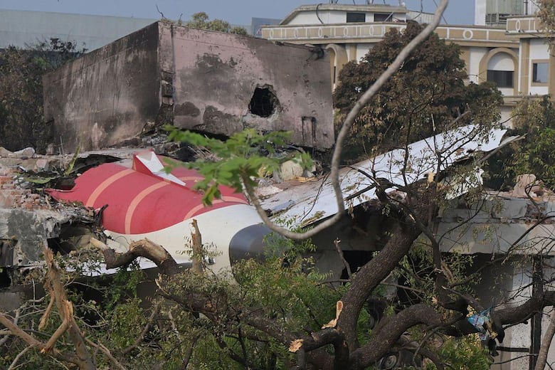 Por qué el audio de la cabina de los pilotos de Air India aumenta el misterio del accidente de avión en el que murieron 260 personas
