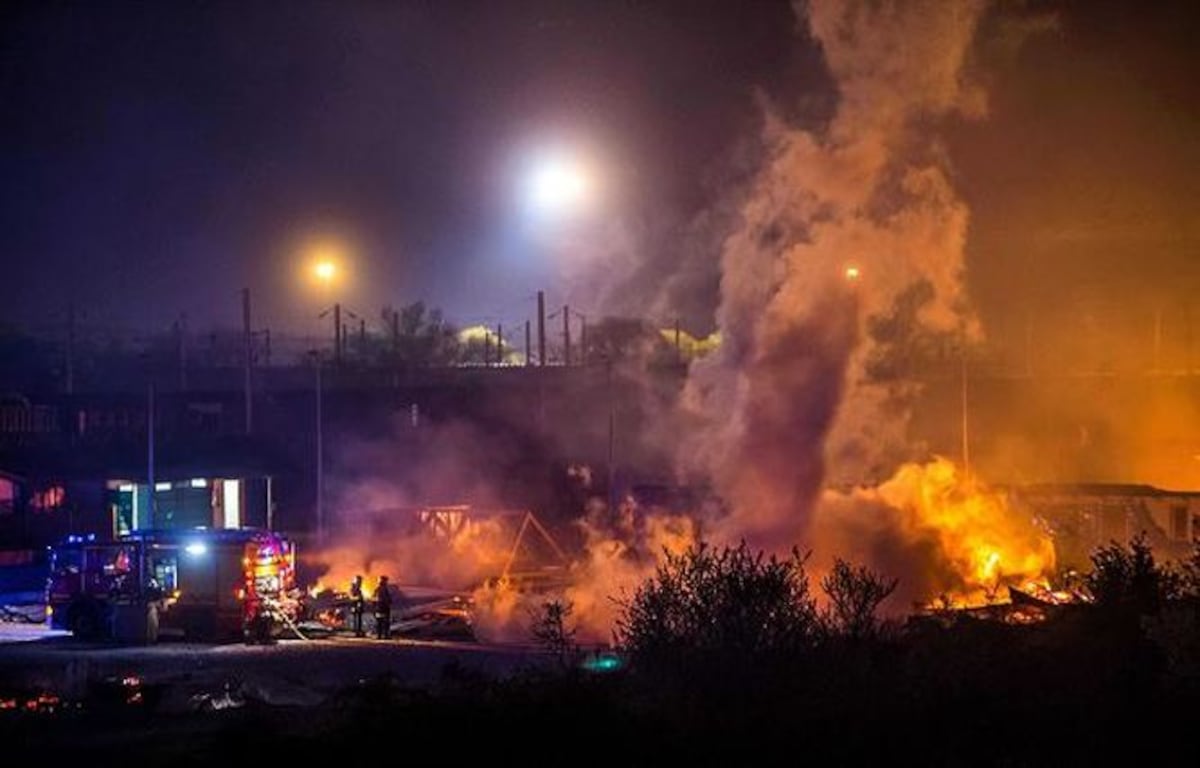 Al menos 10 heridos deja incendio en campo de migrantes en norte de Francia