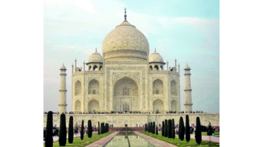 Insectos amenazan al Taj Mahal