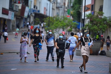 Toque de queda  seguirá  los fines de semana  de julio; leve  baja del Rt      