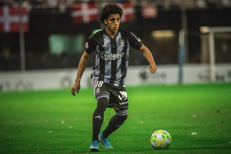 Futbolistas panameños regresaron a casa en vuelo humanitario desde España