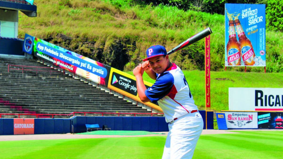 Kevin Ballesteros (Izq.) con el bate y Alix Ávila desde el montículo aportaron al triunfo de la novena panameñaCORTESÍA