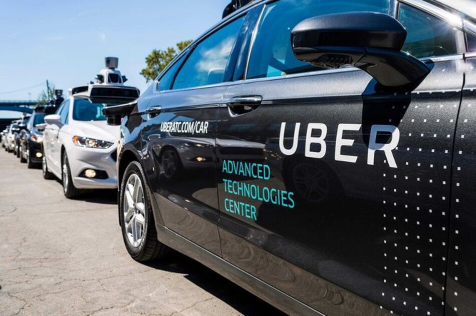 Uber suspende su programa de vehículos autónomos tras accidente mortal