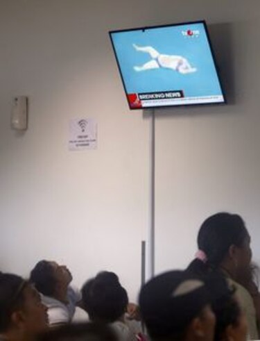 Recuperan en el mar más de 40 cuerpos de ocupantes del avión de AirAsia