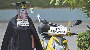 Almagro responde con esquivas