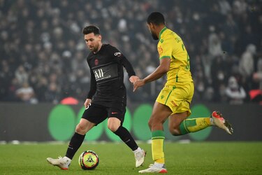 Messi se estrena en la liga francesa con un gol ‘marca de la casa’