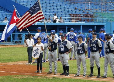 Equipos de Cuba y Estados Unidos inician serie amistosa de béisbol