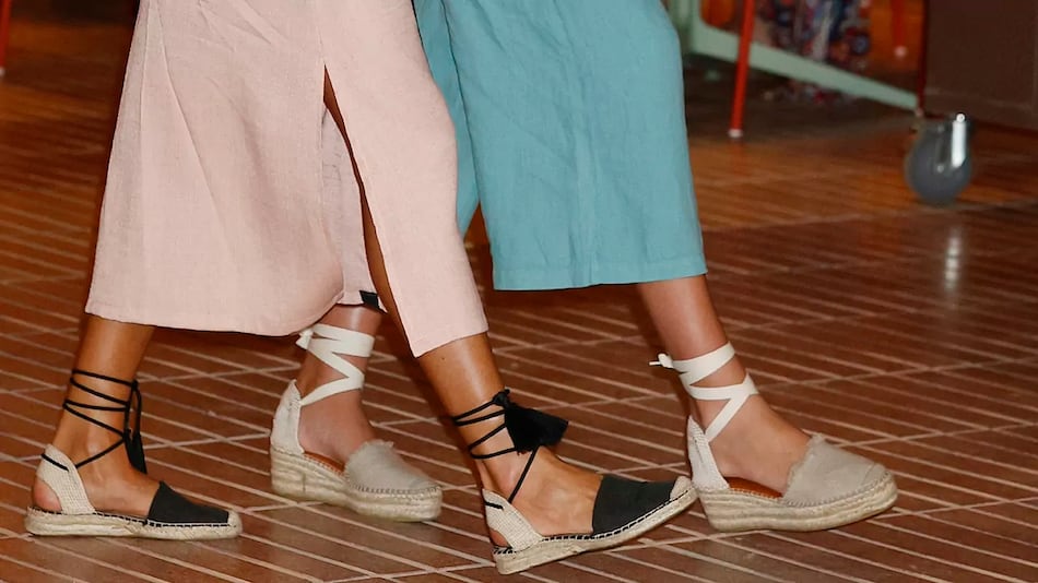 Las alpargatas, un calzado humilde que ahora visten reinas y grandes artistas