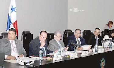 Política bloquea debate legislativo sobre ley de contrataciones públicas