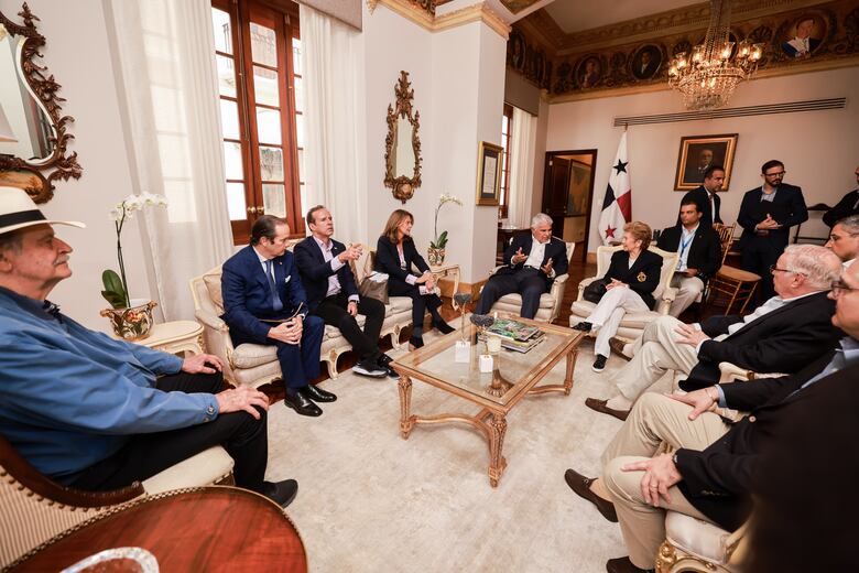 Panamá pide explicaciones a Venezuela por impedir el despegue del avión que transportaba a observadores de las elecciones 