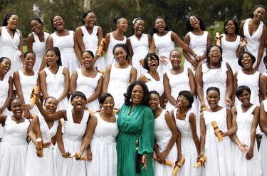 Primera generación se gradúa de la escuela de Oprah Winfrey en Sudáfrica