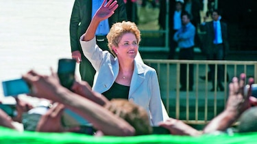 Aprobación de juicio aparta a Dilma Rousseff del poder