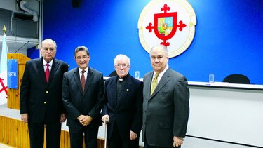 La USMA entrega placa de reconocimiento