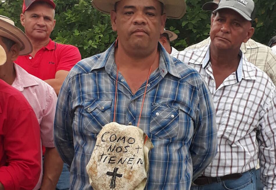 Gobernadora santeña interviene en protesta