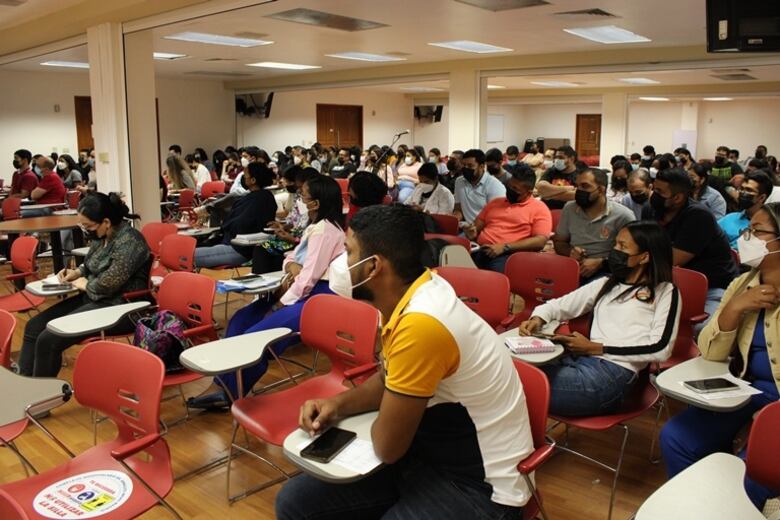 Falta de presupuesto frena la apertura de más plazas de internado para los médicos 