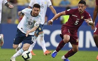 Argentina de Messi elimina a Venezuela y va por Brasil