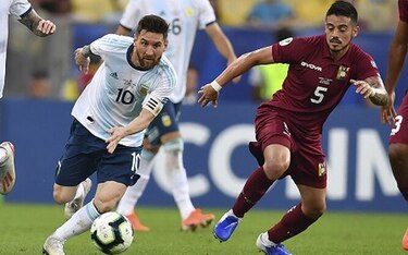 Argentina de Messi elimina a Venezuela y va por Brasil